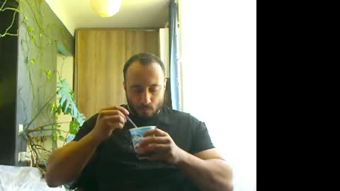 Snapshot of t_huracane chatting on May 7, 2026, 7:25 am Huracane online show from May 7, 2026, 7:25 am