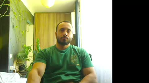 Snapshot of t_huracane chatting on May 9, 2026, 7:35 am Huracane online show from May 9, 2026, 7:35 am