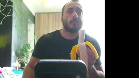 Snapshot of t_huracane chatting on June 11, 2026, 7:28 am Huracane online show from June 11, 2026, 7:28 am
