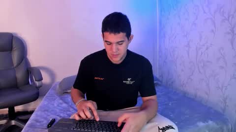 tadeo_vega online show from February 4, 2026, 3:23 am