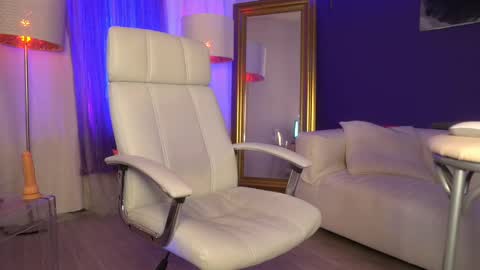 Snapshot of tais_athena chatting on February 9, 2025, 4:07 pm Margo online show from February 9, 2025, 4:07 pm