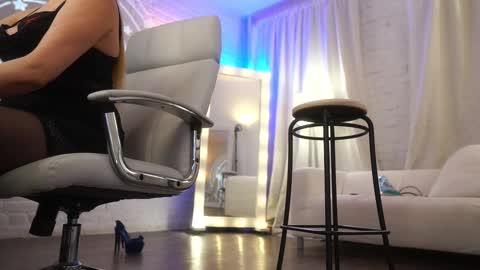 Snapshot of tais_athena chatting on November 20, 2025, 3:01 pm Margo online show from November 20, 2025, 3:01 pm