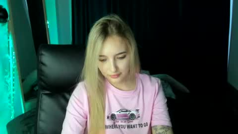 Snapshot of taisia_hot chatting on August 6, 2026, 8:05 am Taisia online show from August 6, 2026, 8:05 am