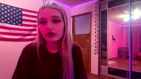 Mia online show from March 9, 2026, 7:29 pm