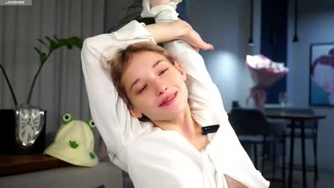 Mia online show from February 13, 2025, 1:50 am