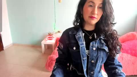 Snapshot of talia_mystic chatting on June 5, 2026, 2:45 pm Talia mia online show from June 5, 2026, 2:45 pm