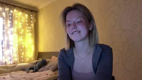 Mia online show from April 29, 2026, 6:03 pm