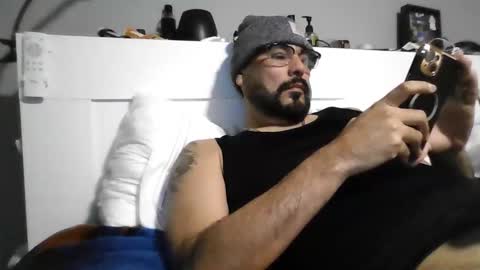 Snapshot of talllatino310 chatting on December 2, 2025, 4:40 am talllatino310 online show from December 2, 2025, 4:40 am