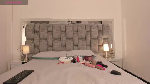 Snapshot of tamara_luaren chatting on February 13, 2025, 10:22 pm Tamara online show from February 13, 2025, 10:22 pm