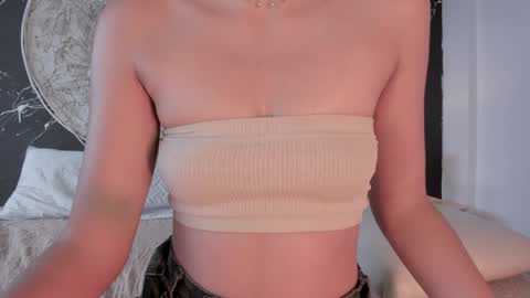 Snapshot of tamarathompsonn chatting on January 5, 2025, 3:34 pm Tamara. online show from January 5, 2025, 3:34 pm