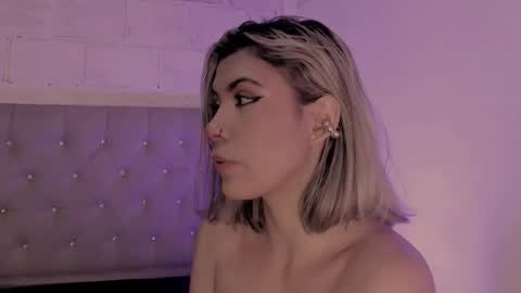 Snapshot of tamarathompsonn chatting on October 22, 2025, 1:39 am Tamara. online show from October 22, 2025, 1:39 am