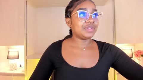 Snapshot of tamarazaki chatting on October 29, 2025, 8:10 pm Tami online show from October 29, 2025, 8:10 pm