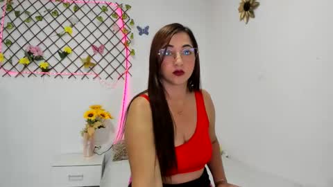 Snapshot of tamidesire chatting on April 19, 2026, 8:00 pm TamiDesire online show from April 19, 2026, 8:00 pm