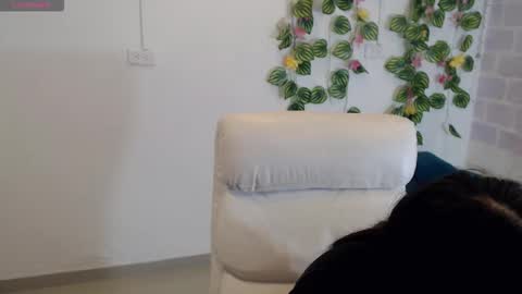 Tania  online show from December 1, 2025, 6:57 pm