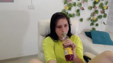 Tania  online show from December 14, 2025, 5:18 pm