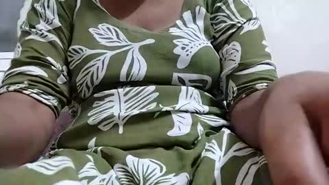 taniya_roy4628 online show from May 12, 2026, 2:30 am