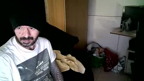 Snapshot of tarado_skype_cam chatting on December 20, 2025, 6:31 am tarado_skype_cam online show from December 20, 2025, 6:31 am