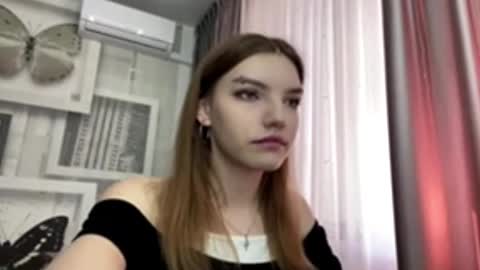 Mia online show from March 8, 2026, 9:13 am