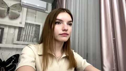 Mia online show from March 12, 2026, 3:18 pm