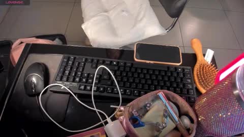 Tara Lawrence online show from February 10, 2026, 3:32 am