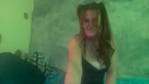 Snapshot of taralynn7136 chatting on January 9, 2025, 5:34 am tara lynn online show from January 9, 2025, 5:34 am