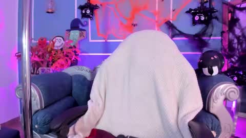 Snapshot of tarataylorr chatting on October 30, 2025, 2:46 am Tara online show from October 30, 2025, 2:46 am