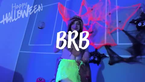 Snapshot of tarataylorr chatting on November 2, 2025, 2:14 am Tara online show from November 2, 2025, 2:14 am