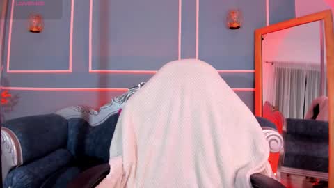 Snapshot of tarataylorr chatting on November 21, 2025, 2:43 am Tara online show from November 21, 2025, 2:43 am