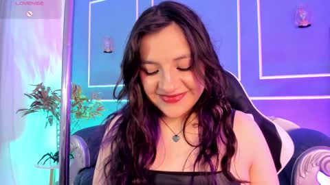 Snapshot of tarataylorr chatting on November 25, 2025, 7:25 pm Tara online show from November 25, 2025, 7:25 pm