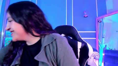 Snapshot of tarataylorr chatting on November 28, 2025, 2:14 am Tara online show from November 28, 2025, 2:14 am