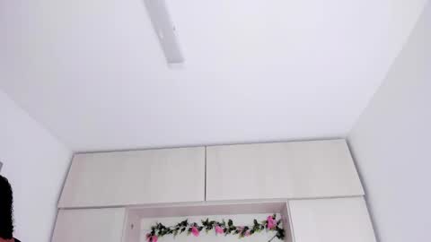  T A R A  online show from September 14, 2025, 4:11 am