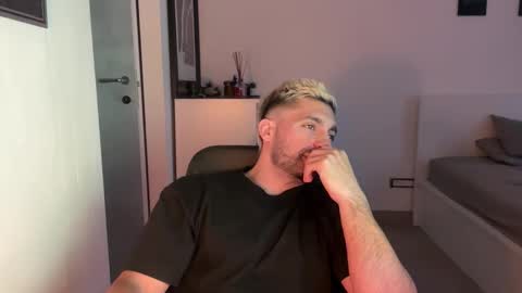 tarquit8 online show from October 5, 2025, 4:38 pm