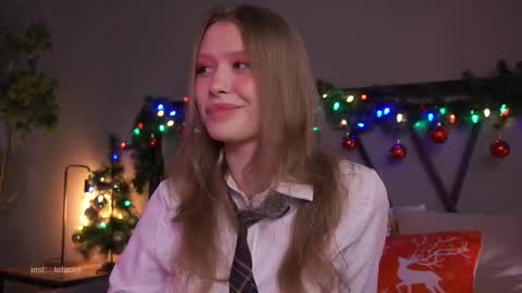 Snapshot of tatacoy chatting on December 22, 2025, 4:37 pm TataCoy online show from December 22, 2025, 4:37 pm