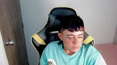 Snapshot of tatannn_ chatting on November 12, 2025, 6:52 pm T A T A N online show from November 12, 2025, 6:52 pm