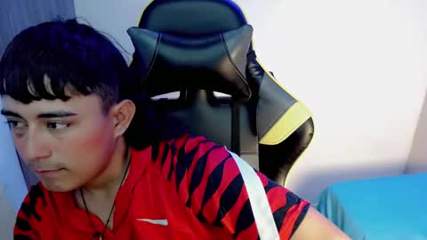 Snapshot of tatannn_ chatting on November 17, 2025, 8:14 pm T A T A N online show from November 17, 2025, 8:14 pm