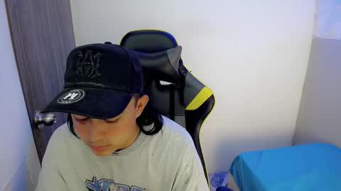 Snapshot of tatannn_ chatting on November 18, 2025, 8:57 pm T A T A N online show from November 18, 2025, 8:57 pm