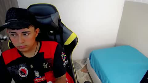 Snapshot of tatannn_ chatting on November 20, 2025, 8:52 pm T A T A N online show from November 20, 2025, 8:52 pm