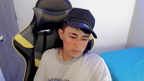 Snapshot of tatannn_ chatting on November 21, 2025, 9:57 pm T A T A N online show from November 21, 2025, 9:57 pm