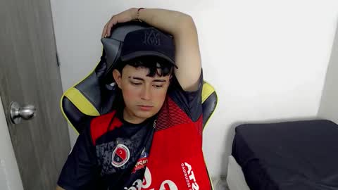 Snapshot of tatannn_ chatting on November 28, 2025, 9:06 pm T A T A N online show from November 28, 2025, 9:06 pm