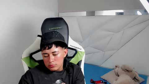 Snapshot of tatannn_ chatting on December 5, 2025, 5:38 am T A T A N online show from December 5, 2025, 5:38 am