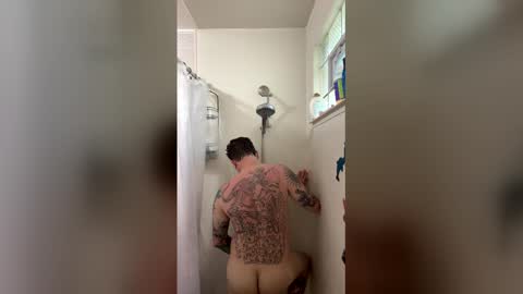Snapshot of tattedupboyfun chatting on May 26, 2026, 7:43 pm tattedupboyfun online show from May 26, 2026, 7:43 pm