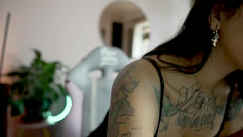 Nathalie Hardy  online show from October 3, 2025, 2:58 pm