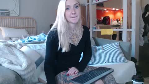 Snapshot of tattoobbgirl chatting on February 12, 2025, 3:49 pm tattoobbgirl online show from February 12, 2025, 3:49 pm