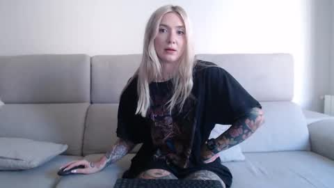 Snapshot of tattoobbgirl chatting on September 14, 2025, 11:31 am tattoobbgirl online show from September 14, 2025, 11:31 am