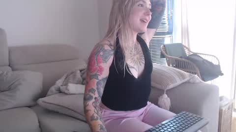 Snapshot of tattoobbgirl chatting on October 28, 2025, 3:36 pm tattoobbgirl online show from October 28, 2025, 3:36 pm