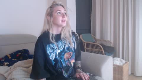 Snapshot of tattoobbgirl chatting on November 23, 2025, 5:46 pm tattoobbgirl online show from November 23, 2025, 5:46 pm
