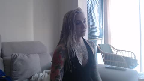 tattoobbgirl online show from December 17, 2025, 1:50 pm