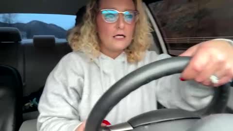 Lisa Lovely online show from February 12, 2025, 5:37 pm