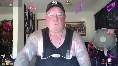 Snapshot of tattzsexy chatting on May 1, 2026, 2:27 am tattzsexy online show from May 1, 2026, 2:27 am