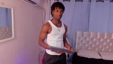 Snapshot of tau_montes chatting on November 6, 2025, 12:33 am tau_montes online show from November 6, 2025, 12:33 am